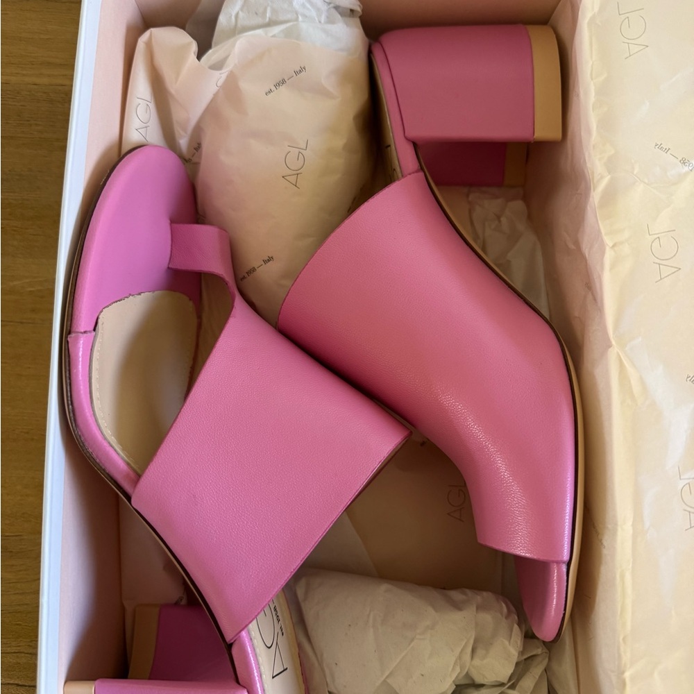 NWT AGL Vibrant Pink Mules